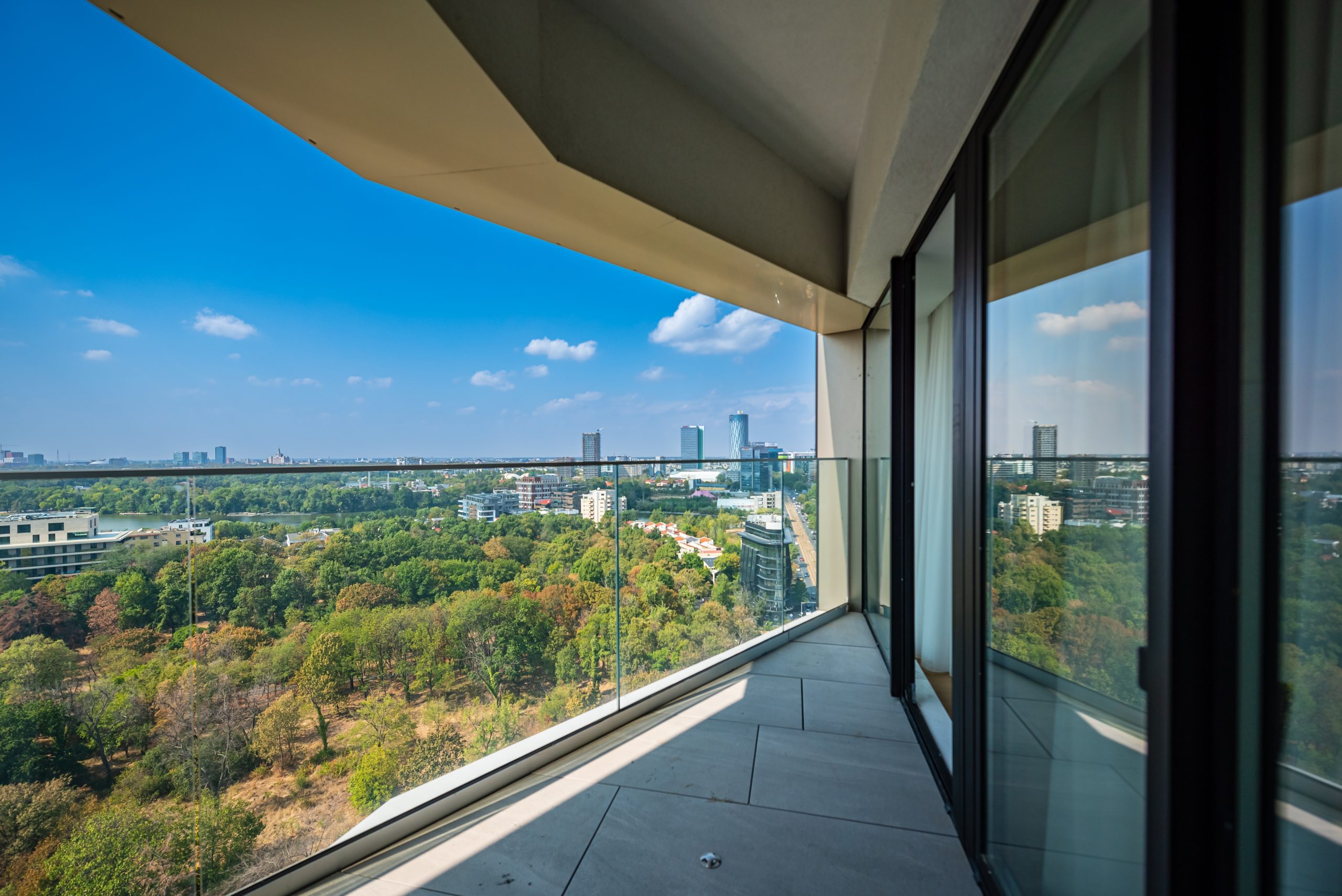 închiriezi un apartament de lux în bucurești cu terasa cu priveliste panoramica
